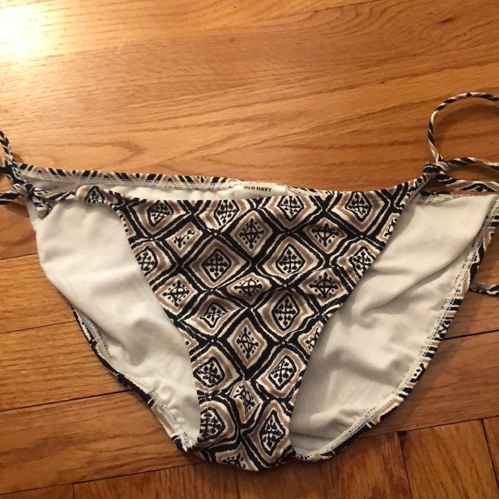 Patterned black tan & white string bikini bottoms